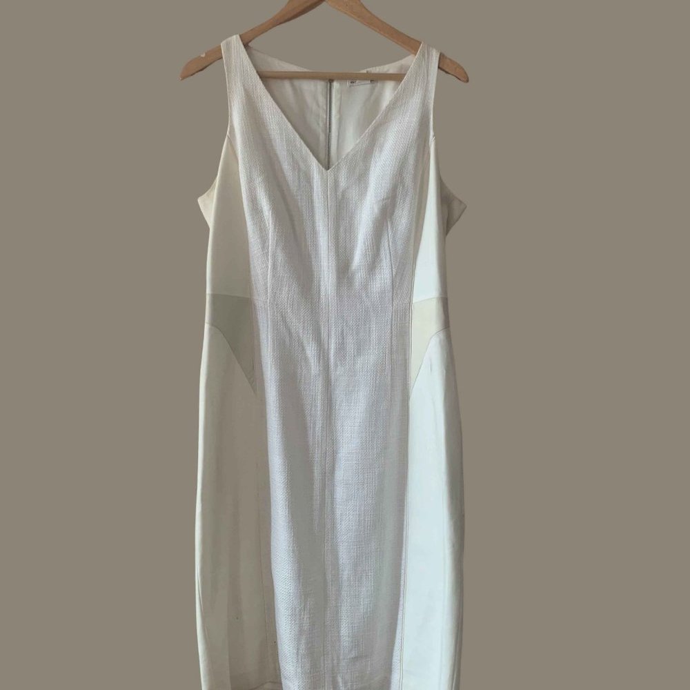 Structured Sleeveless White Club Monaco Sheath Dress